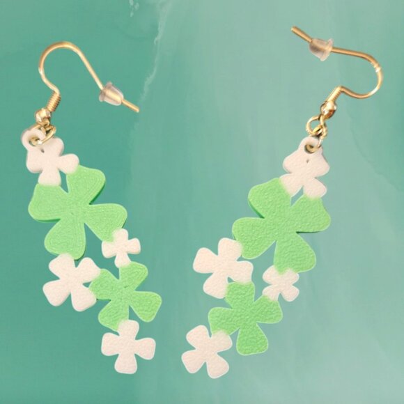 4 Leaf Clover Green and White Earrings - Picture 1 of 3
